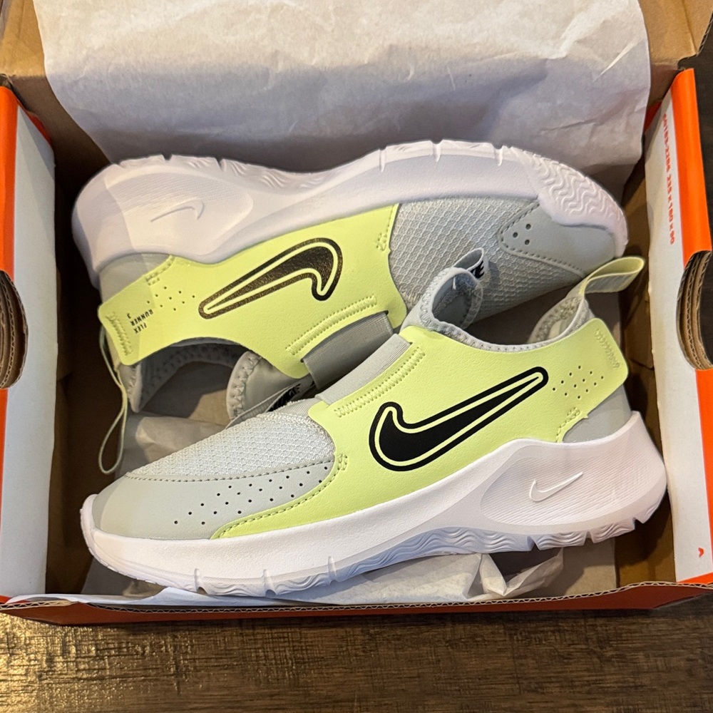 NWT Nike Flex Runner 3 - 13C 👟